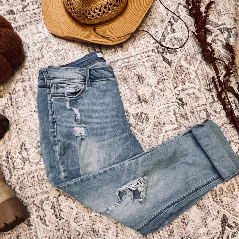 C established 1946 Light-wash distressed Denim Jeans (only) size:12